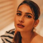 Aneri Vajani Instagram – Ready for the launch of @gomamumbai 💫 
 

Styled : @priyavajani 
💄 : @kavitaparmar_makeup_hair 
👗: @ranbirmukherjeeofficial 
Jewellery: @teoaccessories 
Lashes : @flibbertigibbetbeautty 
 
 
 
#anerivajani #justanerithings #gomamumbai #launch #anerian #blackandwhite #zebraprint #fashion