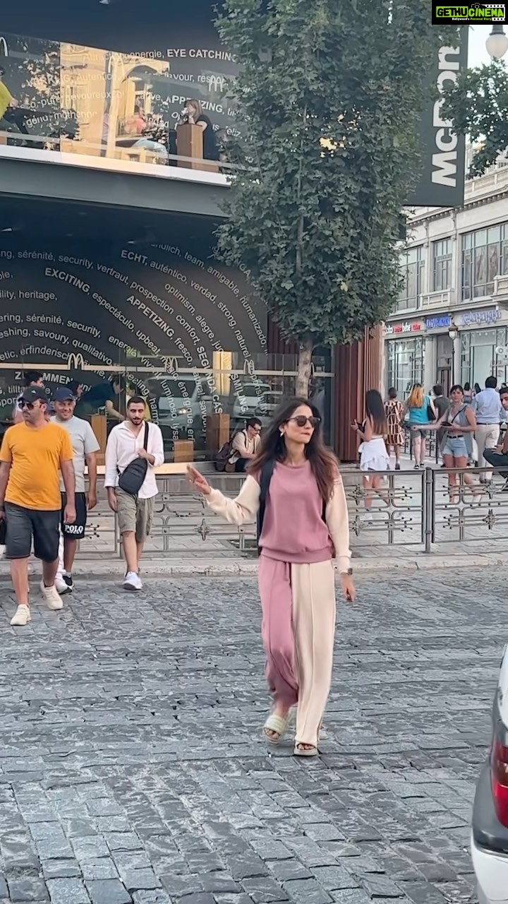 Aneri Vajani Instagram - Haan ab main aisi hi hu! ππ»ββοΈ @veromodaindia @tbilisimarriott @goldcoastfilmsofficial #anerivajani #justanerithings #anerians #VEROMODATravelDiaries #AutumnWinter22 #AW22 #TravelTrendsWithVEROMODA #VEROMODAOnVacations #VEROMODAINDIA #VEROMODAWomen