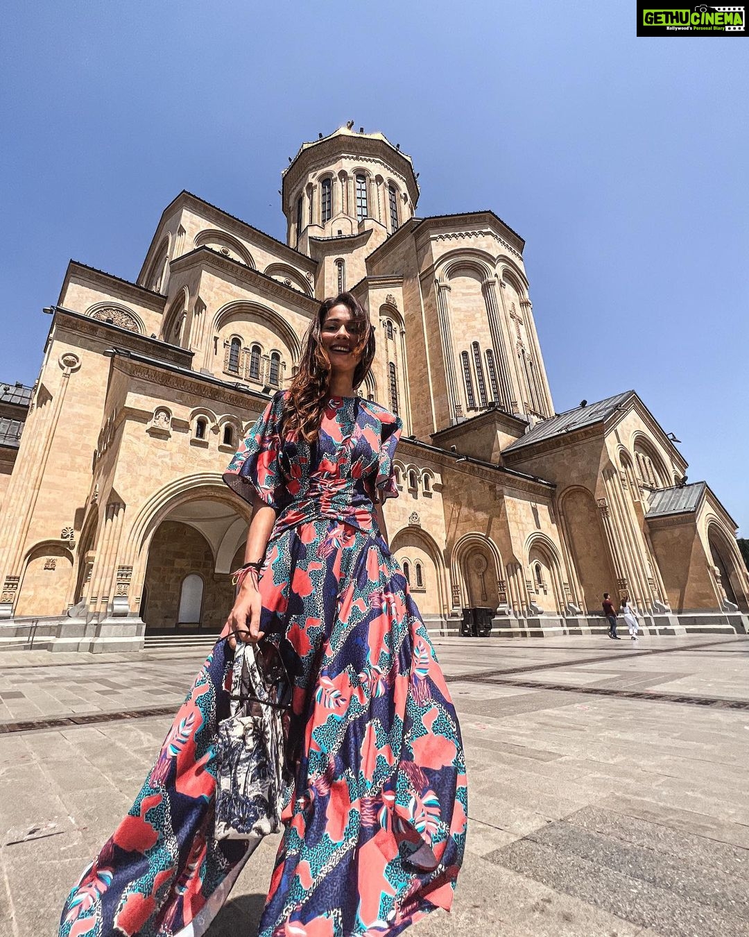Aneri Vajani Instagram - Day 1 💫 @veromodaindia @tbilisimarriott @goldcoastfilmsofficial #VEROMODATravelDiaries #anerivajani #AutumnWinter22 #AW22 #TravelTrendsWithVEROMODA #VEROMODAOnVacations #VEROMODAINDIA #VEROMODAWomen Tibilisi,Georgia