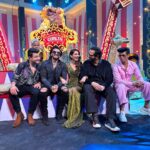 Aneri Vajani Instagram – About last night at the Grand finale of Khatro ke khiladi with the team of #Cirkus2022  had the best time !! Thankyou @itsrohitshetty ♥️ 
 
#anerivajani #khatronkekhiladi12 #rohitshetty #ranveersingh #cirkus2022 #cirkus #grandfinale #colors #sanjaymishra #kkk12