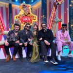 Aneri Vajani Instagram – About last night at the Grand finale of Khatro ke khiladi with the team of #Cirkus2022  had the best time !! Thankyou @itsrohitshetty ♥️ 
 
#anerivajani #khatronkekhiladi12 #rohitshetty #ranveersingh #cirkus2022 #cirkus #grandfinale #colors #sanjaymishra #kkk12