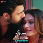 Aneri Vajani Instagram - Kuch rishte hote toh hai, par unme #Awaaz nahi hoti 💔 SONG OUT TOMORROW! @vajanianeri @itusharkhanna @mamtamuzik @me_badash @dhruwal.patel @jigarmulani @zeemusiccompany @rhythmsanadhya @narendramohanfilms #anerivajani #zeemusiccompany #newsong #musicvideo
