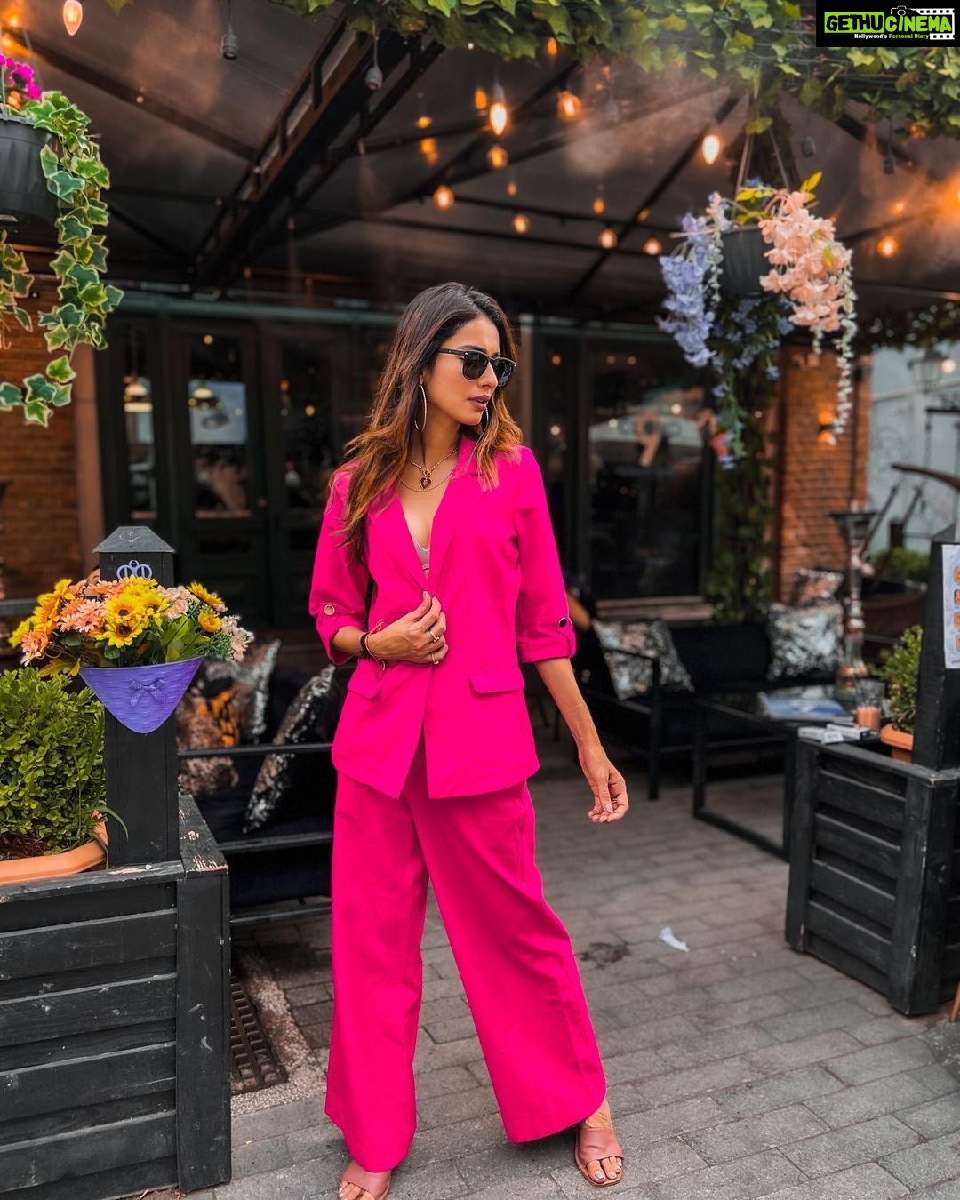 Aneri Vajani Instagram - Ready to smile my demons away in my pink dress 🌸 @veromodaindia @tbilisimarriott @goldcoastfilmsofficial #VEROMODATravelDiaries #anerivajani #anerians #justanerithings #AutumnWinter22 #AW22 #TravelTrendsWithVEROMODA #VEROMODAOnVacations #VEROMODAINDIA #veromodawomen Tibilisi,Georgia