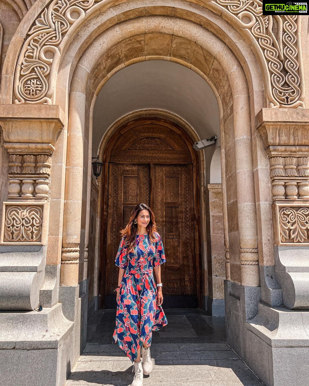 Aneri Vajani Instagram - Day 1 💫 @veromodaindia @tbilisimarriott @goldcoastfilmsofficial #VEROMODATravelDiaries #anerivajani #AutumnWinter22 #AW22 #TravelTrendsWithVEROMODA #VEROMODAOnVacations #VEROMODAINDIA #VEROMODAWomen Tibilisi,Georgia