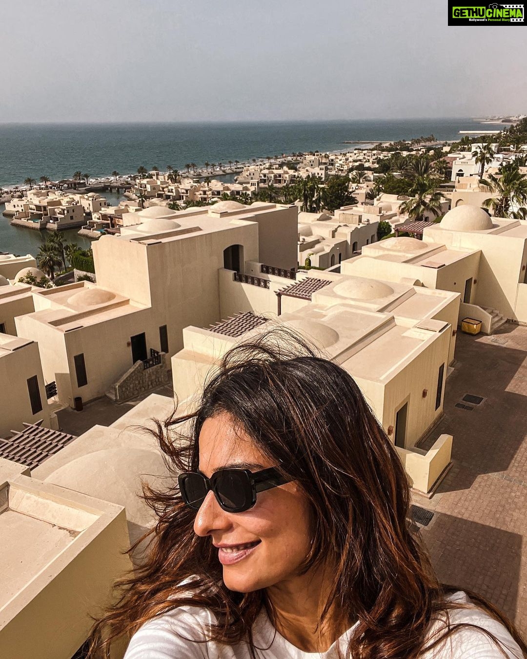 Aneri Vajani Instagram - Feel hain feel hain!!! 💫 @thecoverotanaresort @orascom_hotels @rotana_hotels @goldcoastfilmsofficial #VisitRasAlKhaimah #EscapeToTheCove ##anerivajani #anerians #UAE #RotanaHotels #SummerWithRotana #StayRotana #OrascomHotels #TheCove #TheCoveRotanaResort #CoveRotana #RAK #coverotanaresort The Cove Rotana Resort Ras Al Khaimah