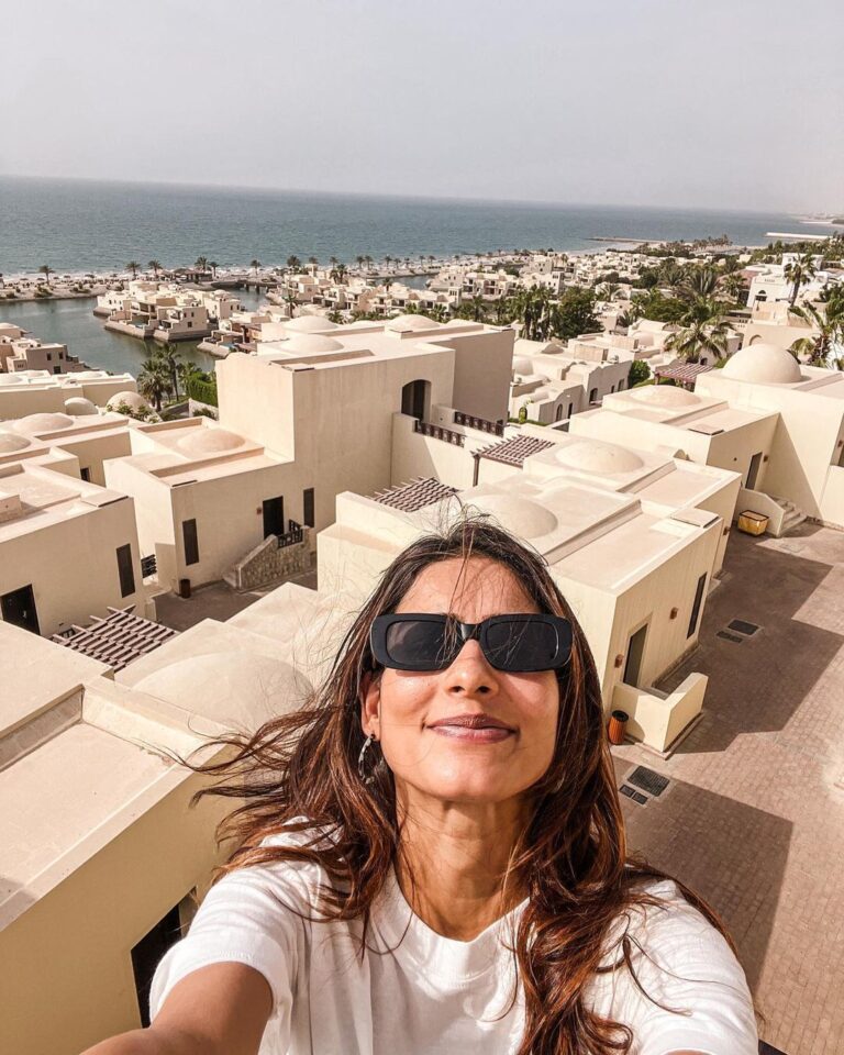 Aneri Vajani Instagram - Feel hain feel hain!!! 💫 @thecoverotanaresort @orascom_hotels @rotana_hotels @goldcoastfilmsofficial #VisitRasAlKhaimah #EscapeToTheCove ##anerivajani #anerians #UAE #RotanaHotels #SummerWithRotana #StayRotana #OrascomHotels #TheCove #TheCoveRotanaResort #CoveRotana #RAK #coverotanaresort The Cove Rotana Resort Ras Al Khaimah