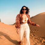 Aneri Vajani Instagram - Rait main chalna asaan nahi Bhaut hi mushkil tha 😆😆 par maine pose kar hi liya! 😂 Styled by : @priyavajani 👗: @vasaasofficial @thecoverotanaresort @orascom_hotels @rotana_hotels @goldcoastfilmsofficial #anerivajani #anerians #VisitRasAlKhaimah #EscapeToTheCove #CoveRotanaExperience #UAE #RotanaHotels #SummerWithRotana #StayRotana #OrascomHotels #TheCove #TheCoveRotanaResort #CoveRotana #RAK #coverotanaresort The Cove Rotana Resort Ras Al Khaimah