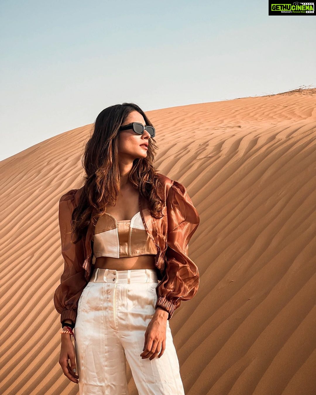 Aneri Vajani Instagram - Rait main chalna asaan nahi Bhaut hi mushkil tha ππ par maine pose kar hi liya! π Styled by : @priyavajani π: @vasaasofficial @thecoverotanaresort @orascom_hotels @rotana_hotels @goldcoastfilmsofficial #anerivajani #anerians #VisitRasAlKhaimah #EscapeToTheCove #CoveRotanaExperience #UAE #RotanaHotels #SummerWithRotana #StayRotana #OrascomHotels #TheCove #TheCoveRotanaResort #CoveRotana #RAK #coverotanaresort The Cove Rotana Resort Ras Al Khaimah