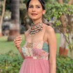 Aneri Vajani Instagram - 🌸 Outfit :- @geethikakanumilli Jewllery:- @sonisapphire HMU : @kavitaparmar_makeup_hair Styled by : @priyavajani