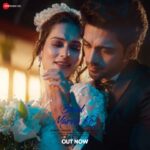 Aneri Vajani Instagram - Ever imagined a phase in life without your loved one by your side ? 🥹 #BaadMarneKe OUT NOW! Link in my Bio @vajanianeri @aakashahuja @mamtamuzik @me_badash @dhruwal.patel @jigarmulani @zeemusiccompany @rhythmsanadhya @narendramohanfilms #anerivajani #aakashahuja #zeemusiccompany #baadmarne
