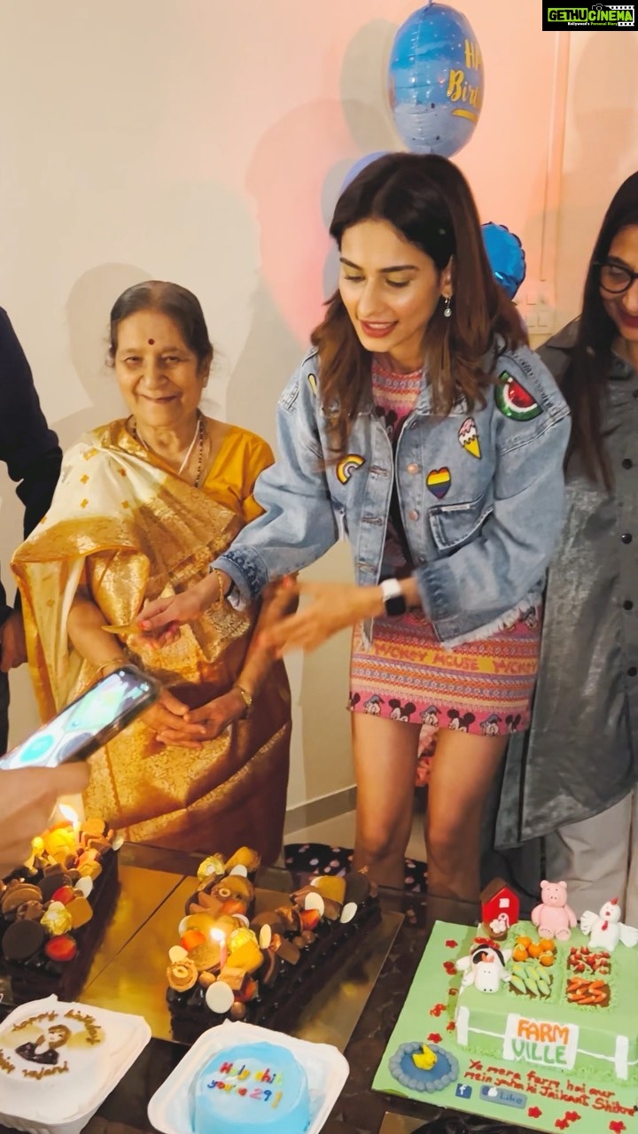 Aneri Vajani Instagram - Have a birthday party, they said. It will be fun, they said. @priyavajani @rohukant Thankyou for throwing me this surprise party ! Which I some how managed to guess 😂 . Before the end of my beautiful birthday month, I really want to thank you all for the love and warmth you always shower on my birthday and otherwise. To all my fans, friends and family, you guys are the best. ♥️♥️♥️🧿🧿🧿 #anerivajani #birthdaywishes #birthdaygirl #mukku #friendslikefamily #famjam #dadilove #gratitude #thankyou #pamperedbaby #love #happiness #surprisebirthday #aries #ariesmonth #march