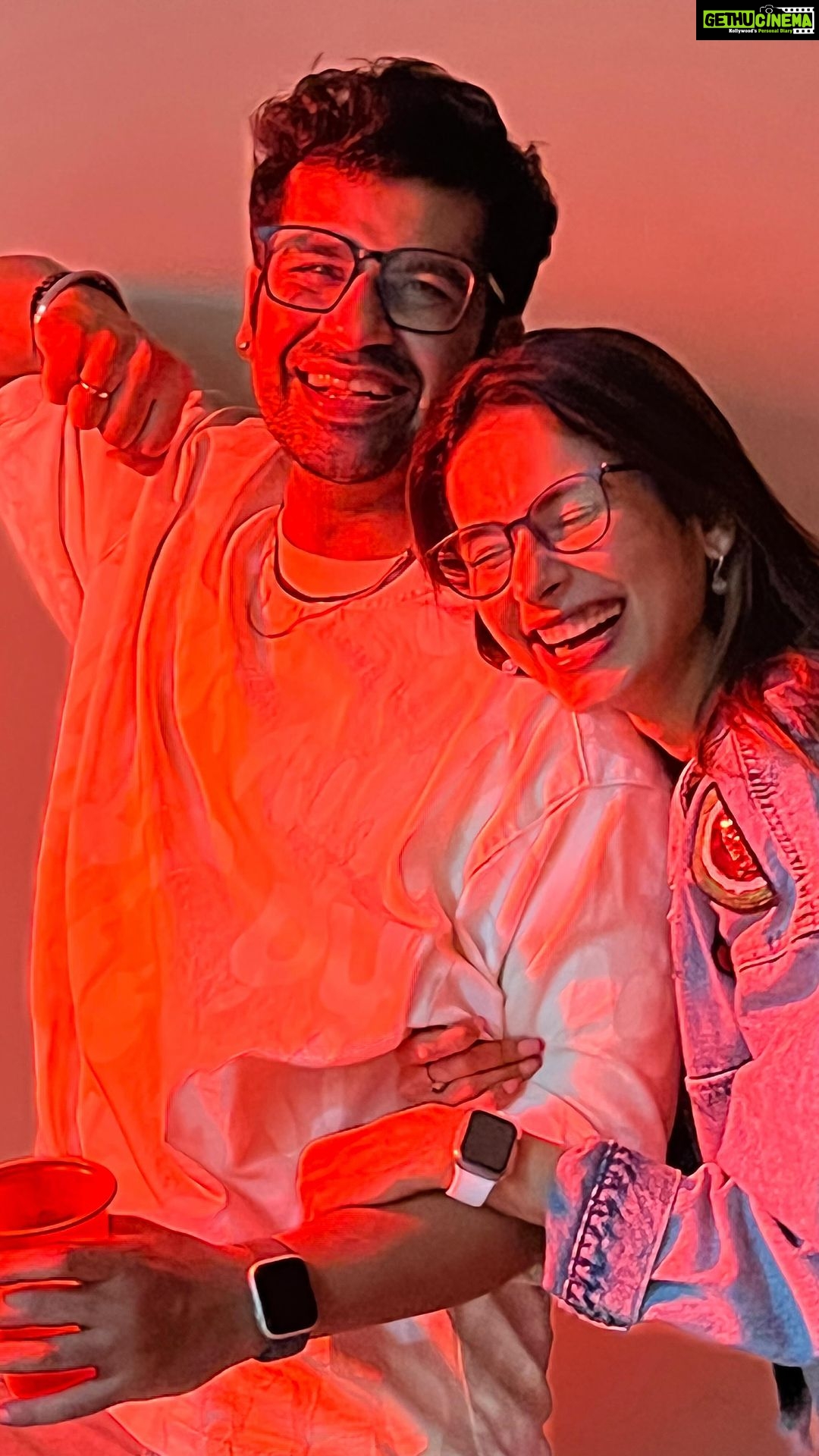 Aneri Vajani Instagram - My Arien blood🩸 ✨❤️🔥❤️🤞🎯👏 #happybirthday #belated #aboutlastnight #onlycandid #candidshot #birthday #birthdaygirl #birthdaywishes #meaningfullife #happysoul #growstrong #rise #anerivajani #kedaraashish #friendship #laughters #celebration #gratitude Mumbai, Maharashtra