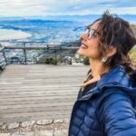 Aneri Vajani Instagram - It’s all about being in the moment🌌 💫💫 #anerivajani #tablemountain #capetown #tourist #somemetime #new7wonderofnature #kkk12 #travelphotography