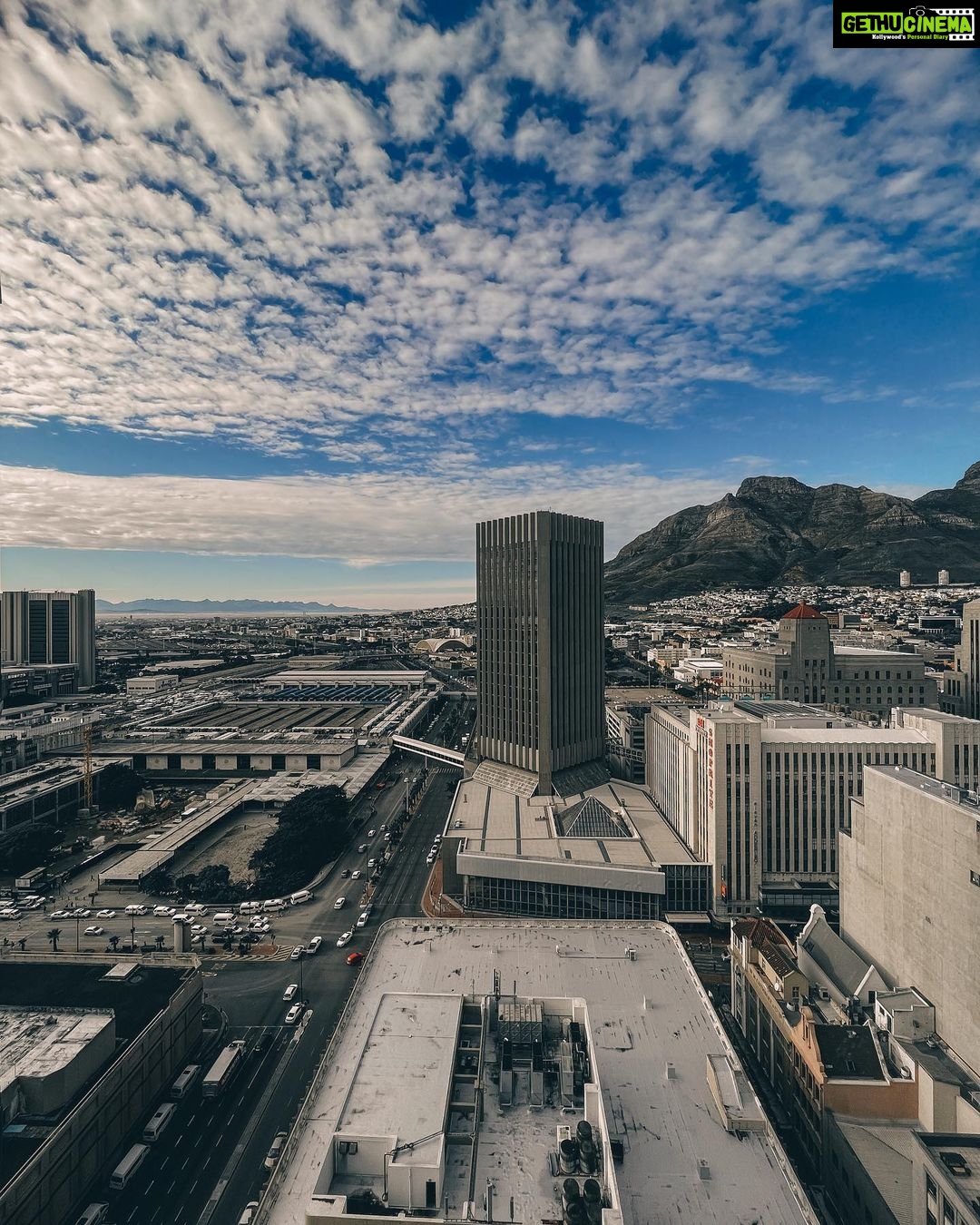 Aneri Vajani Instagram - Cape Town Diaries💫 Also jitna maine socha tha usse toh better photographer nikli main, well actually Cape Town hi itna pretty tha ki tasveere bhe achi hi lag rahi hain 💁🏻♀️ #anerivajani #kkk12 #capetown #roomview