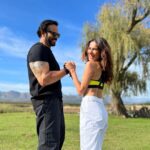 Aneri Vajani Instagram - Rohit sir … You Are Bae , Everyone else is Jaaaaa beee ☺️☺️☺️😆😆😆♥️♥️ And the Shoot begins !!! 💃 @itsrohitshetty #khatronkekhiladi12 #KKK12 #colors @colorstv #rohitshetty