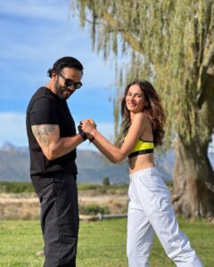 Aneri Vajani Instagram - Rohit sir … You Are Bae , Everyone else is Jaaaaa beee ☺️☺️☺️😆😆😆♥️♥️ 
And the Shoot begins !!! 💃 
 

@itsrohitshetty
#khatronkekhiladi12 
#KKK12
#colors 
@colorstv 
#rohitshetty