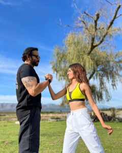 Aneri Vajani Instagram - Rohit sir … You Are Bae , Everyone else is Jaaaaa beee ☺️☺️☺️😆😆😆♥️♥️ 
And the Shoot begins !!! 💃 
 

@itsrohitshetty
#khatronkekhiladi12 
#KKK12
#colors 
@colorstv 
#rohitshetty