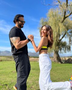 Aneri Vajani Instagram - Rohit sir … You Are Bae , Everyone else is Jaaaaa beee ☺️☺️☺️😆😆😆♥️♥️ 
And the Shoot begins !!! 💃 
 

@itsrohitshetty
#khatronkekhiladi12 
#KKK12
#colors 
@colorstv 
#rohitshetty