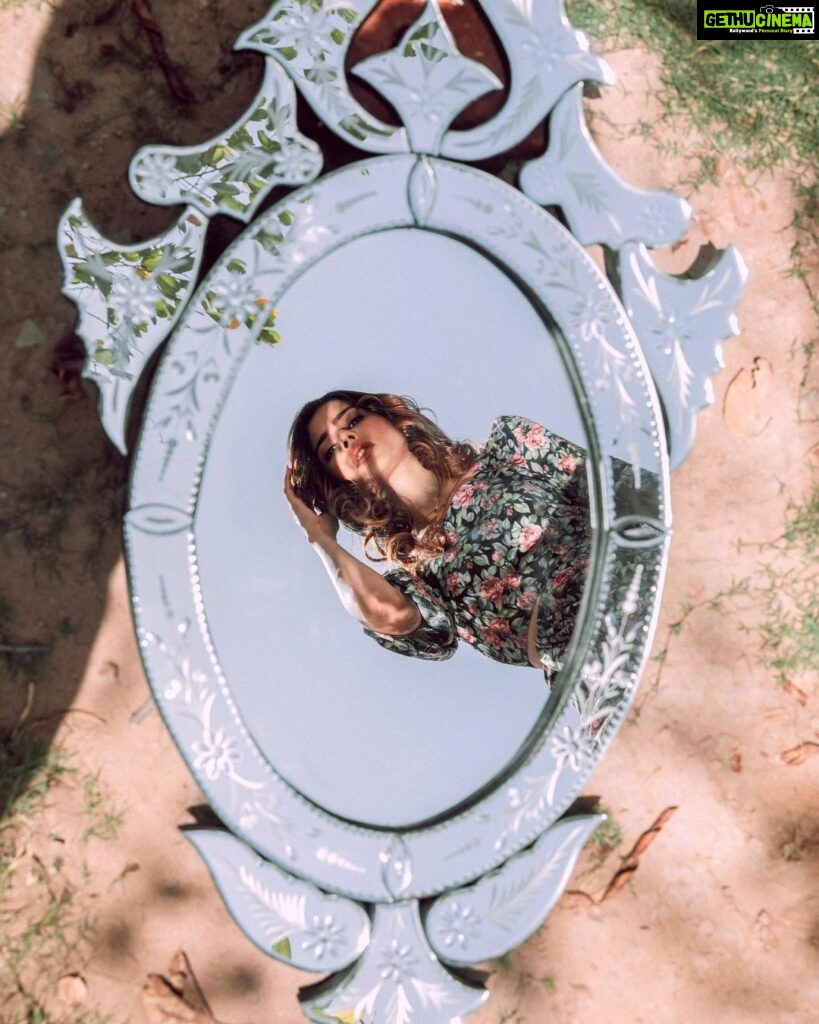 Aneri Vajani Instagram - Mirror mirror …. Kher chodo 😆
