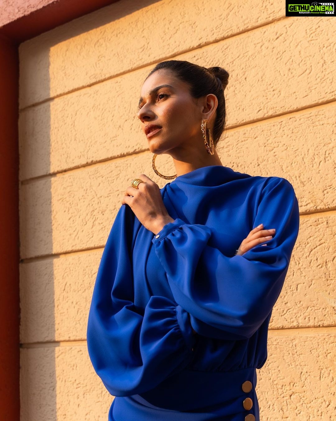 Aneri Vajani Instagram - No Monday Blues!🕺💫 Styled by : @priyavajani Jewellery: @suki.jewellery Asst by : @tanvi_sagwekar Makeup : @malcolm_m_fernandes Hmu asst : @_sayalik_03 @sayali_vidya Hair : @nilu_j.h 📸 : @dreamdraftfilms Special mention : @meghna.agrawall (for all the hugs and pampering ) #anerivajani #teamAv #monday #mondaymotivation #mondaymood #mondayvibes #anothermusicvideo #comingsoon #zeemusiccompany #bestteam #fashion #fashionmodel #fashionstyle #explore #explorepage✨ #happiness #newwork