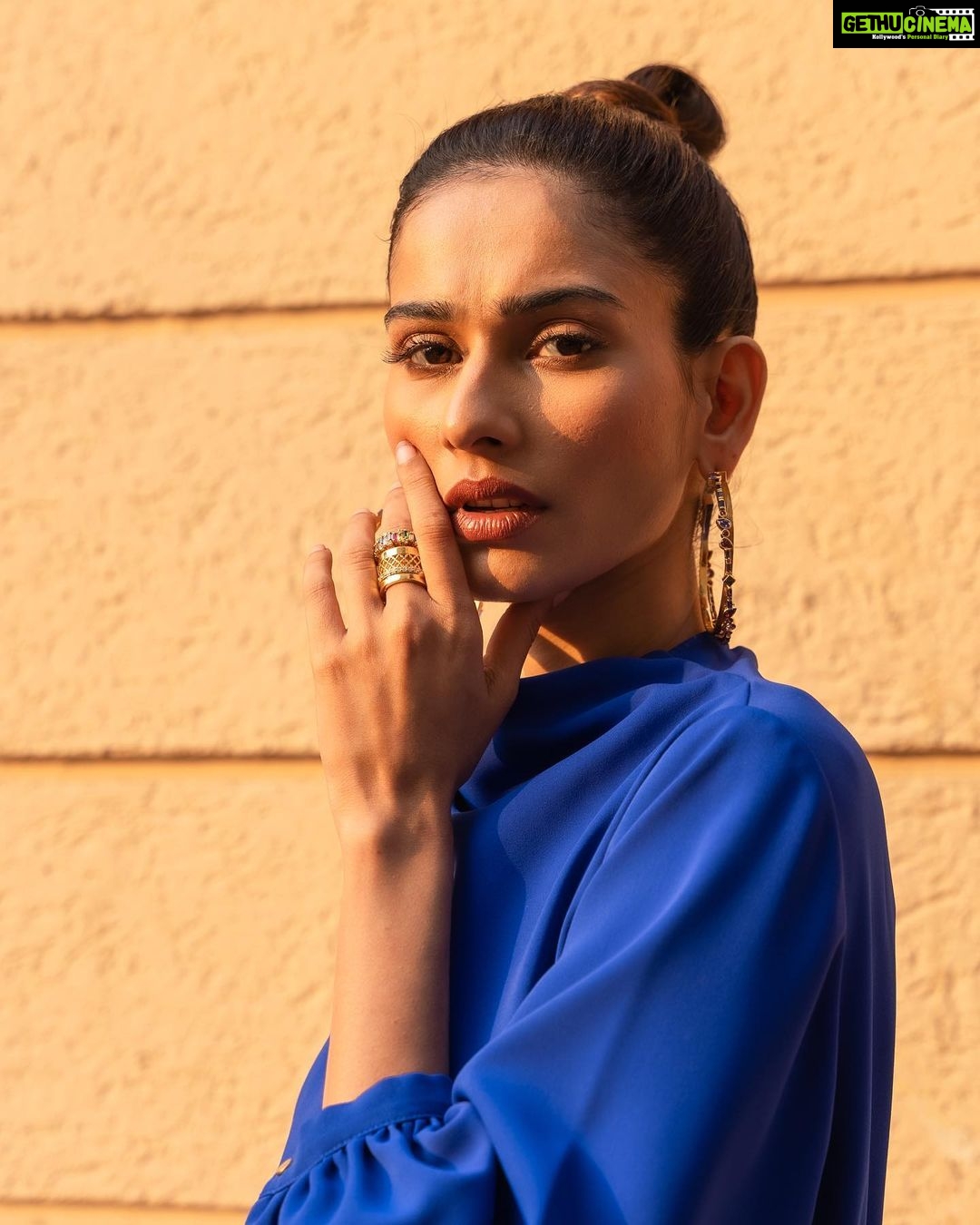 Aneri Vajani Instagram - No Monday Blues!🕺💫 Styled by : @priyavajani Jewellery: @suki.jewellery Asst by : @tanvi_sagwekar Makeup : @malcolm_m_fernandes Hmu asst : @_sayalik_03 @sayali_vidya Hair : @nilu_j.h 📸 : @dreamdraftfilms Special mention : @meghna.agrawall (for all the hugs and pampering ) #anerivajani #teamAv #monday #mondaymotivation #mondaymood #mondayvibes #anothermusicvideo #comingsoon #zeemusiccompany #bestteam #fashion #fashionmodel #fashionstyle #explore #explorepage✨ #happiness #newwork