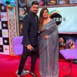 Anisha Hinduja Instagram - This was indeed a fan moment for me when i got to meet @mithunchakrabortyofficial at #zeerishteyawards #memories #enjoylifetothefullest #pose #positivevibes #positivemind #gratitude Costume courtesy @manishkumar330_