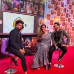Anisha Hinduja Instagram - This was indeed a fan moment for me when i got to meet @mithunchakrabortyofficial at #zeerishteyawards #memories #enjoylifetothefullest #pose #positivevibes #positivemind #gratitude Costume courtesy @manishkumar330_