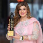 Anisha Hinduja Instagram - The best gift I received on my Birthday 💥❤️😇🎂 #the #dadasahebphalkeaward for #indiantelevision Category #bestmom Im really very grateful to all of you for all your love and support 🙏🧿 #grateful #happiness #blessed #humbled #kundalibhagyazeetv #balajitelefilms Hair @sanabharsakal Makeup @r_aj11111 Photography @pappu.gupta.549 TAJ Santacruz, Mumbai