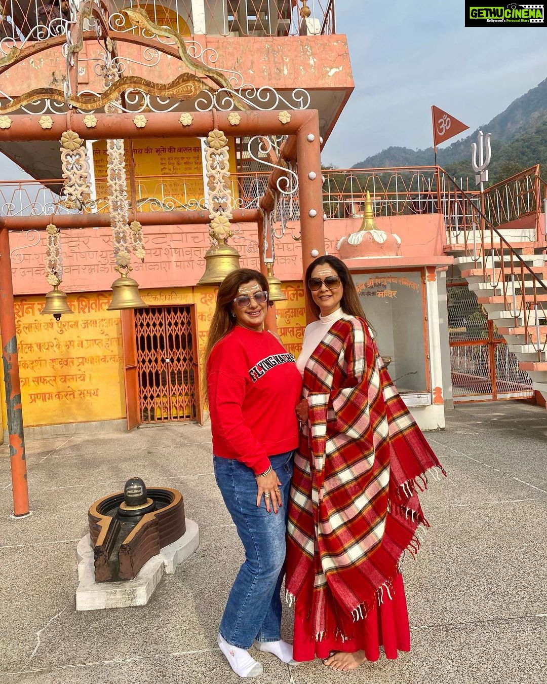 Anisha Hinduja Instagram - Friends that make a difference to my life ❤️😘 #bonding #fun #live #capture #friends #me #unfiltered