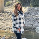 Anisha Hinduja Instagram - On the receiving end with open arms #happiness #peaceofmind #contentment #open #gratitude #dam #coldweather Rishikesh