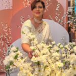 Anisha Hinduja Instagram - White and me #positivevibes #me #posing #instagram #instalike #white #rakhiluthra #kundalibhagya