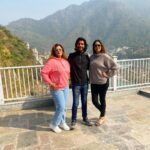 Anisha Hinduja Instagram - Friends that make a difference to my life ❤️😘 #bonding #fun #live #capture #friends #me #unfiltered