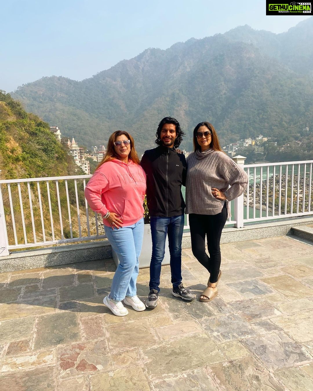 Anisha Hinduja Instagram - Friends that make a difference to my life ❤️😘 #bonding #fun #live #capture #friends #me #unfiltered