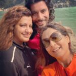 Anisha Hinduja Instagram - Friends that make a difference to my life ❤️😘 #bonding #fun #live #capture #friends #me #unfiltered