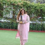 Anisha Hinduja Instagram - The best gift I received on my Birthday 💥❤️😇🎂 #the #dadasahebphalkeaward for #indiantelevision Category #bestmom Im really very grateful to all of you for all your love and support 🙏🧿 #grateful #happiness #blessed #humbled #kundalibhagyazeetv #balajitelefilms Hair @sanabharsakal Makeup @r_aj11111 Photography @pappu.gupta.549 TAJ Santacruz, Mumbai
