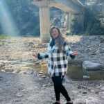 Anisha Hinduja Instagram – On the receiving end with open arms 
#happiness #peaceofmind #contentment #open #gratitude #dam #coldweather Rishikesh