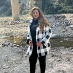 Anisha Hinduja Instagram - On the receiving end with open arms #happiness #peaceofmind #contentment #open #gratitude #dam #coldweather Rishikesh
