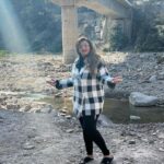 Anisha Hinduja Instagram - On the receiving end with open arms #happiness #peaceofmind #contentment #open #gratitude #dam #coldweather Rishikesh