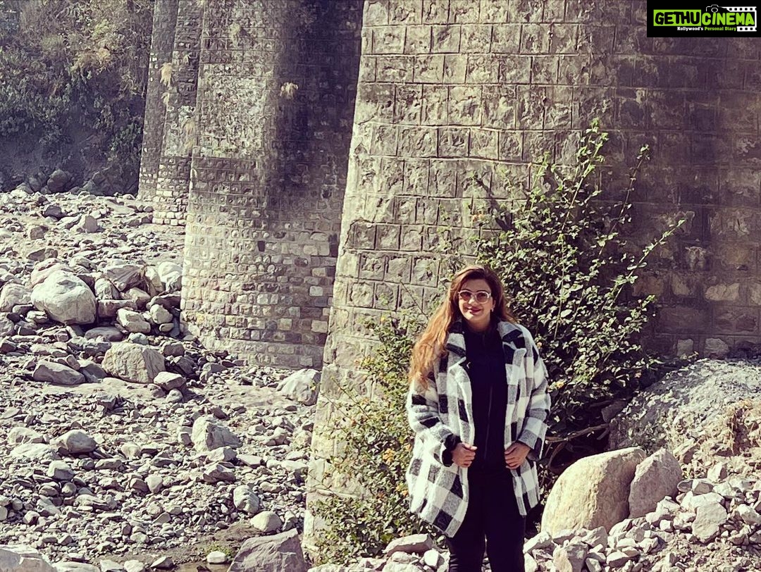 Anisha Hinduja Instagram - On the receiving end with open arms #happiness #peaceofmind #contentment #open #gratitude #dam #coldweather Rishikesh