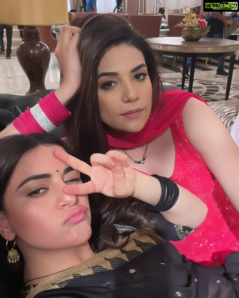 Anjum Fakih Instagram - You teach me how to pose I will show you how it’s done #anjumfakih Cuncolim