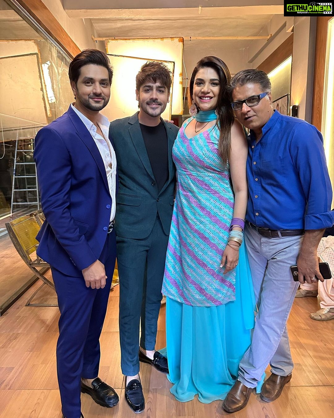 Anjum Fakih Instagram - I was looking for a solo picture But I don’t have our latest click… I won’t say that you are a complete ditcher So posting our groupfie,how cool is this… A heart of gold,a class apart A genuine soul,all love all heart… I won’t deny that you will be missed You have our love,our blessings and bliss… I wish you haven’t left us.. never I wish you could have stayed with us forever… @shaktiarora Love you jaaneman ❤️❤️❤️