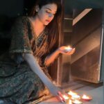 Anjum Fakih Instagram - Raushan ho Aapke dil aur ghar Aapki duayien kabhi na jaye khaali… Khuda Nawaze zameen-o-zar Us har shaks ko jo manaye Diwali… #HappyDiwali #shubhdeepawali 🪔🙏🏼🪔
