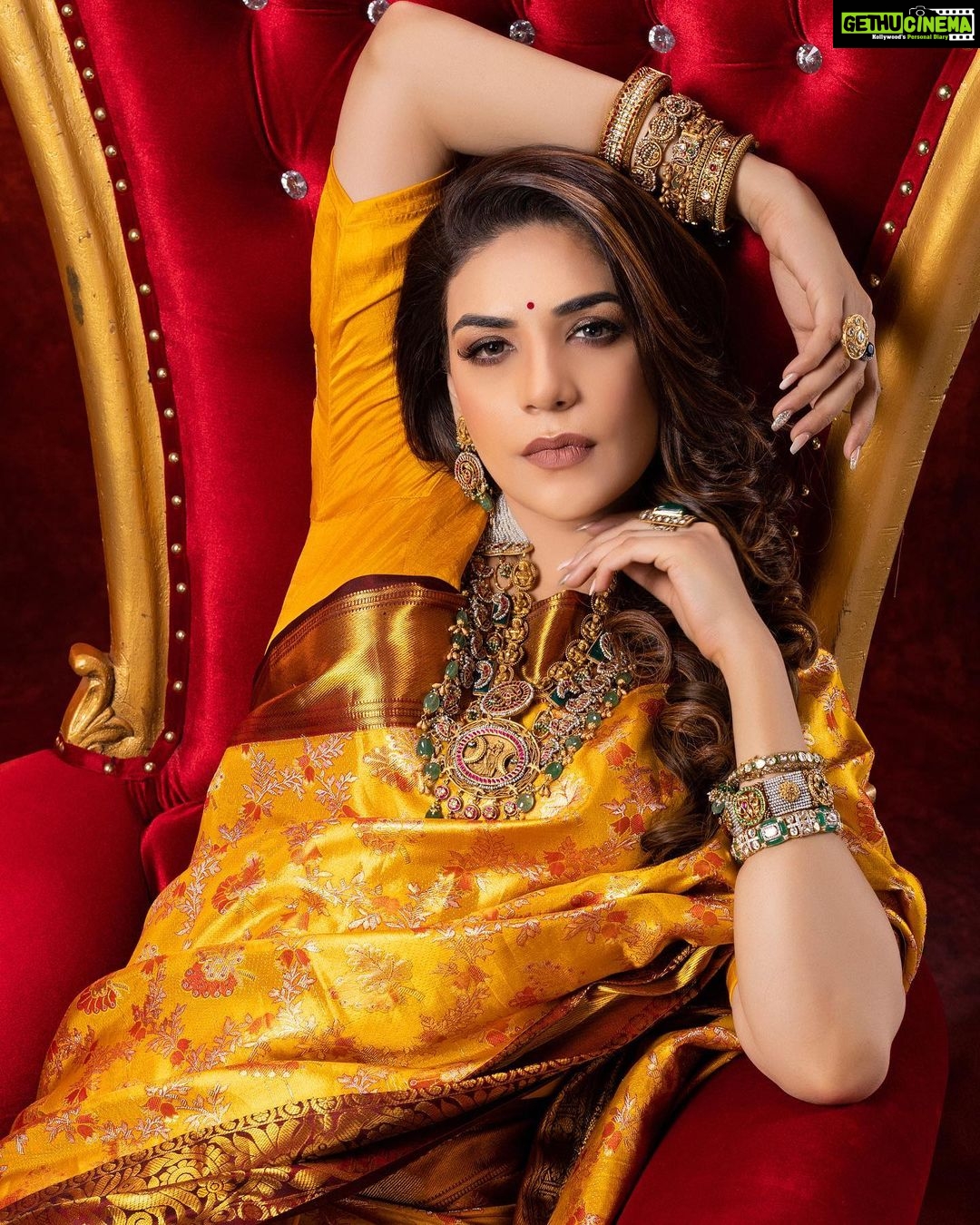 Anjum Fakih Instagram - NAVRATRI:- DAY 4 featuring @nzoomfakih as the Modern Indian Goddess where she represents the color YELLOW 💛 . Shoot Concept & Designed By:- @nehaadhvikmahajan @bridalsbynam . 💄MUA , Hair & Styling :- @nehaadhvikmahajan . 📸:- @luvisrrani . 🥻Saree :- @kankatala_ . 💍Jewelery :- @pooja_diamond . Makeup :- @maybelline . Managed By :- @allboutcommunication . #anjoomfakih #srishti #kundalibhagya #makeup #ootd #nehaadhvikmahajan #makeupbyme💄 #nammakeovers #bride #to #be #bridal #look #bridalmakeupartist #destinationweddingmakeupartist #weddingmakeup #hair #hairstyling #nammakeovers #bollywood #television #makeupartist #mumbai #traveller #all #over #the #globe