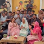Anjum Fakih Instagram - Blessed to have a family like this one… although I missed the rest of the members… but this was so special… thank you once again the entire cast and crew of my beloved show… #kundalibhagya Ye pyar aur apnapan yaad rahega hamesha… 🙏🏼❤️ #shrishti #anjumfakih
