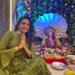 Anjum Fakih Instagram - I must say this years #Ganeshotsav has been really special for me… also because past two years of lockdown had made us realise the gravity of true friendship and togetherness,friends who became family and family who made it through these years…together… growing strong… making memories more memorable… I truly thank the Almighty,I sincerely thank to whichever god you worship,to the one who hold us all together,to the humanity,to the brotherhood,to every human on this planet,to the ones who are near & dear to me,to my frenemies and foes… I thank each and everyone of you for being you,for being able to forgive & forget,for living in harmony… thank you for choosing peace… let there be light… Let’s make more such beautiful memories worth living for… #happyganeshchaturthi 🙏🏼🙏🏼🙏🏼