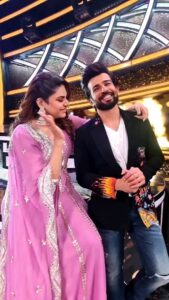 Anjum Fakih Instagram - Pehli baar Saudi ki Ooth se face to face baat ki 🤣🤣 @nzoomfakih 

#reel #reelvideo #trending #explore #trendsetter #funny