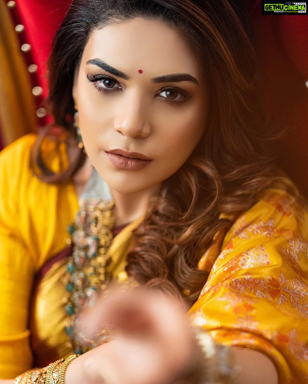 Anjum Fakih Instagram - NAVRATRI:- DAY 4 featuring @nzoomfakih as the Modern Indian Goddess where she represents the color YELLOW 💛 . Shoot Concept & Designed By:- @nehaadhvikmahajan @bridalsbynam . 💄MUA , Hair & Styling :- @nehaadhvikmahajan . 📸:- @luvisrrani . 🥻Saree :- @kankatala_ . 💍Jewelery :- @pooja_diamond . Makeup :- @maybelline . Managed By :- @allboutcommunication . #anjoomfakih #srishti #kundalibhagya #makeup #ootd #nehaadhvikmahajan #makeupbyme💄 #nammakeovers #bride #to #be #bridal #look #bridalmakeupartist #destinationweddingmakeupartist #weddingmakeup #hair #hairstyling #nammakeovers #bollywood #television #makeupartist #mumbai #traveller #all #over #the #globe