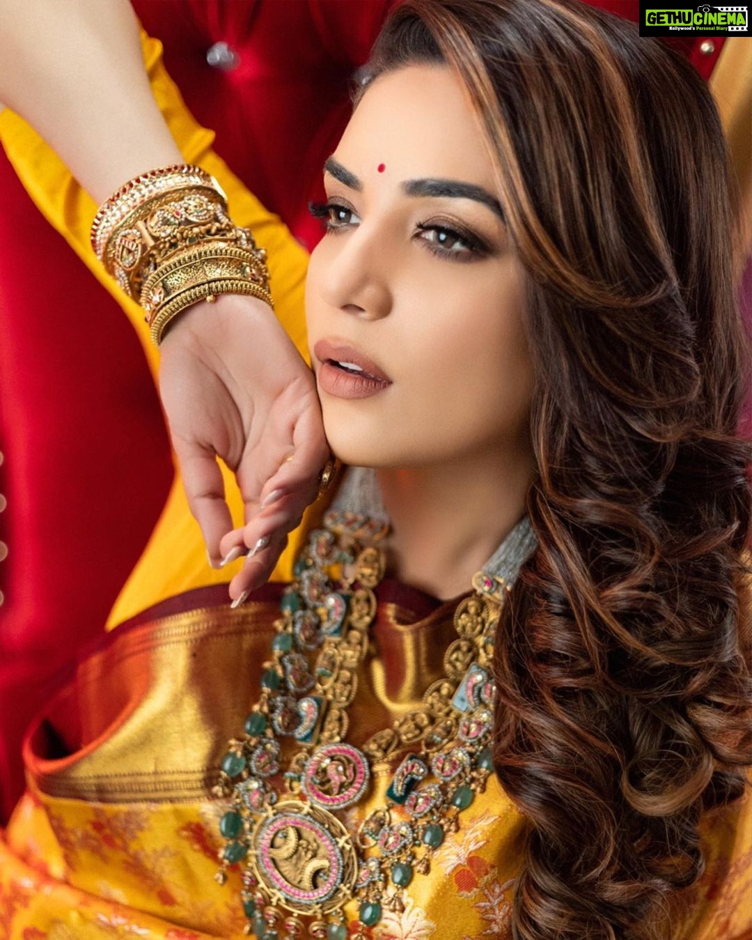 Anjum Fakih Instagram - NAVRATRI:- DAY 4 featuring @nzoomfakih as the Modern Indian Goddess where she represents the color YELLOW 💛 . Shoot Concept & Designed By:- @nehaadhvikmahajan @bridalsbynam . 💄MUA , Hair & Styling :- @nehaadhvikmahajan . 📸:- @luvisrrani . 🥻Saree :- @kankatala_ . 💍Jewelery :- @pooja_diamond . Makeup :- @maybelline . Managed By :- @allboutcommunication . #anjoomfakih #srishti #kundalibhagya #makeup #ootd #nehaadhvikmahajan #makeupbyme💄 #nammakeovers #bride #to #be #bridal #look #bridalmakeupartist #destinationweddingmakeupartist #weddingmakeup #hair #hairstyling #nammakeovers #bollywood #television #makeupartist #mumbai #traveller #all #over #the #globe