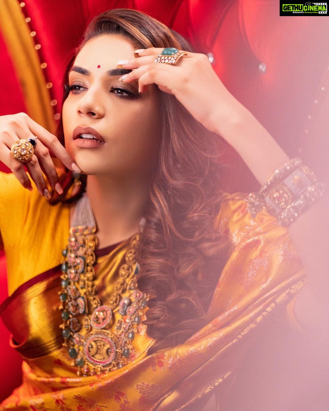 Anjum Fakih Instagram - NAVRATRI:- DAY 4 featuring @nzoomfakih as the Modern Indian Goddess where she represents the color YELLOW 💛 . Shoot Concept & Designed By:- @nehaadhvikmahajan @bridalsbynam . 💄MUA , Hair & Styling :- @nehaadhvikmahajan . 📸:- @luvisrrani . 🥻Saree :- @kankatala_ . 💍Jewelery :- @pooja_diamond . Makeup :- @maybelline . Managed By :- @allboutcommunication . #anjoomfakih #srishti #kundalibhagya #makeup #ootd #nehaadhvikmahajan #makeupbyme💄 #nammakeovers #bride #to #be #bridal #look #bridalmakeupartist #destinationweddingmakeupartist #weddingmakeup #hair #hairstyling #nammakeovers #bollywood #television #makeupartist #mumbai #traveller #all #over #the #globe