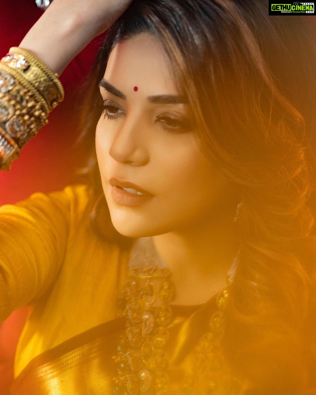 Anjum Fakih Instagram - NAVRATRI:- DAY 4 featuring @nzoomfakih as the Modern Indian Goddess where she represents the color YELLOW 💛 . Shoot Concept & Designed By:- @nehaadhvikmahajan @bridalsbynam . 💄MUA , Hair & Styling :- @nehaadhvikmahajan . 📸:- @luvisrrani . 🥻Saree :- @kankatala_ . 💍Jewelery :- @pooja_diamond . Makeup :- @maybelline . Managed By :- @allboutcommunication . #anjoomfakih #srishti #kundalibhagya #makeup #ootd #nehaadhvikmahajan #makeupbyme💄 #nammakeovers #bride #to #be #bridal #look #bridalmakeupartist #destinationweddingmakeupartist #weddingmakeup #hair #hairstyling #nammakeovers #bollywood #television #makeupartist #mumbai #traveller #all #over #the #globe
